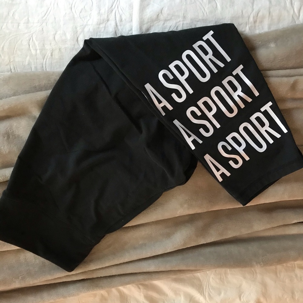 Victoria’s Secret Sport Capri leggings.